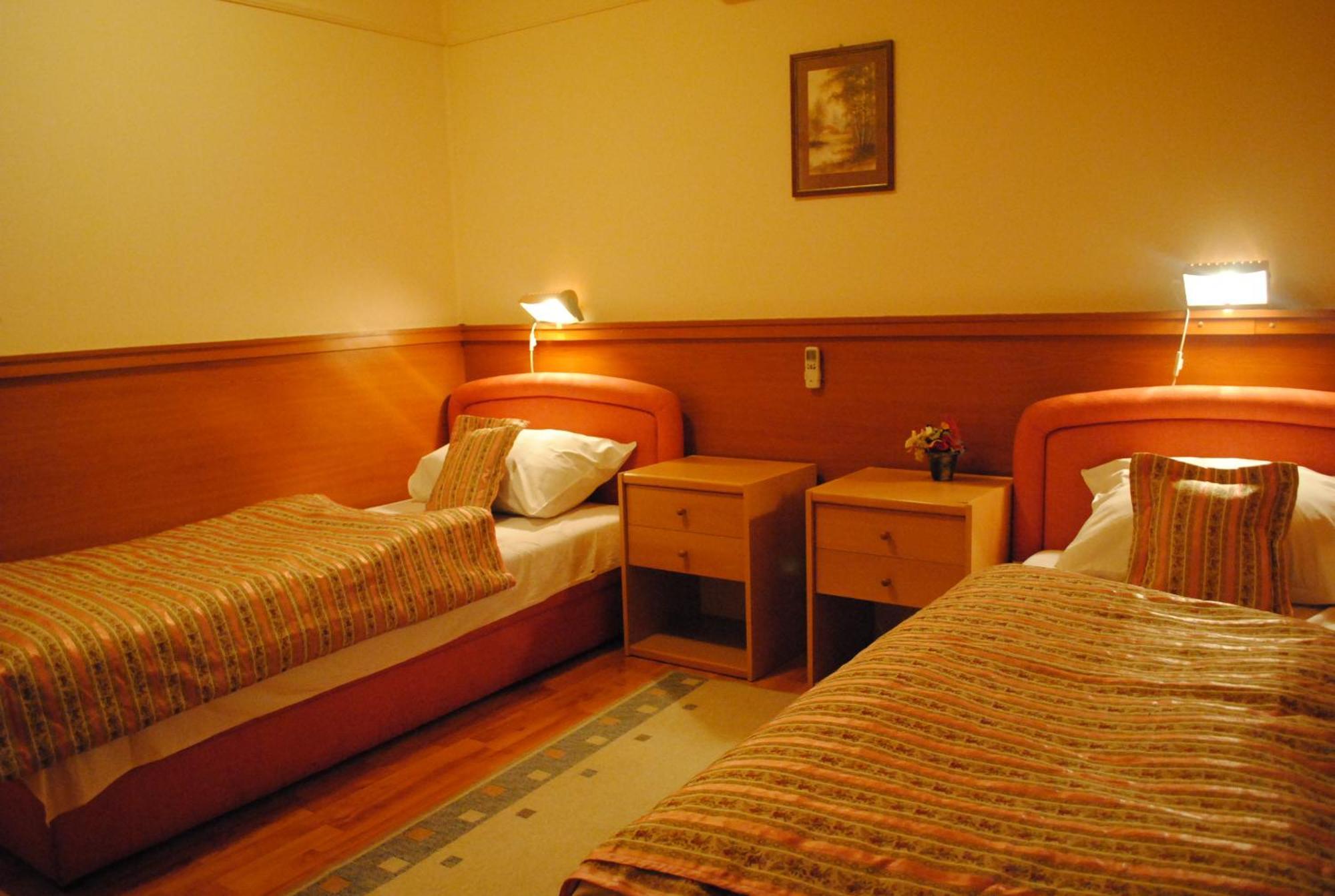 Motel Kiwi Grude Habitación foto