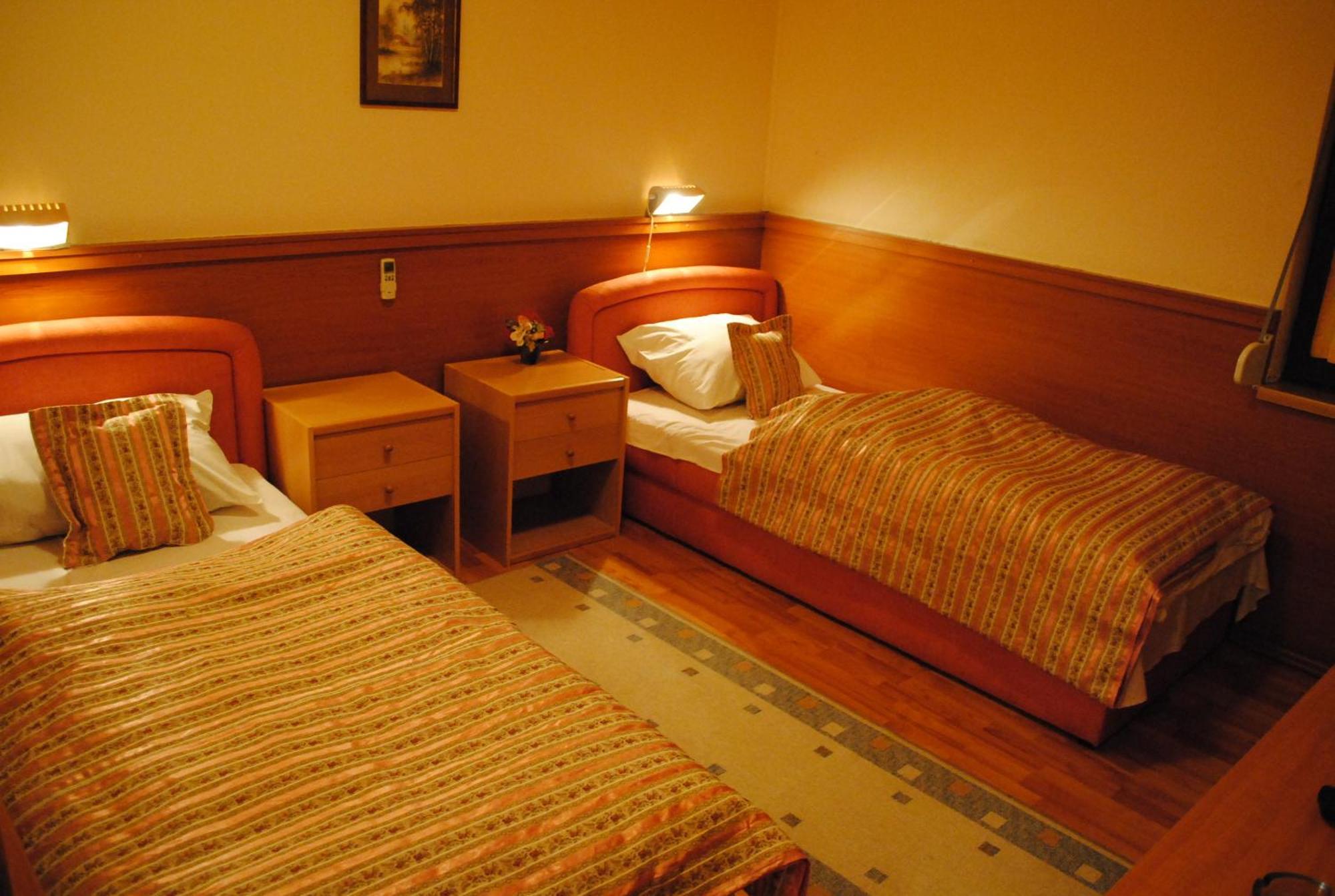 Motel Kiwi Grude Habitación foto